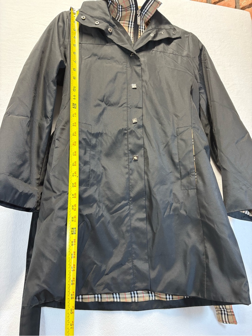 Burberry Black Coat with Classic Beige Nova Check Lining - Picture 11 of 12